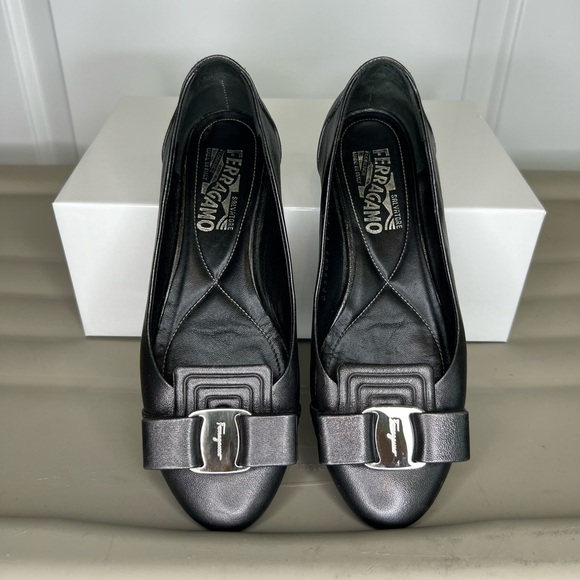 Salvatore Ferragamo Varina Ballet Flats - Picture 1 of 12